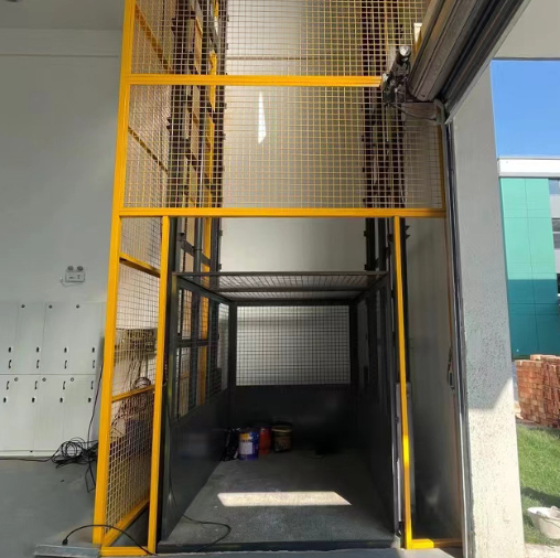 丰泽导轨式升降机助力物流园破解运输难题