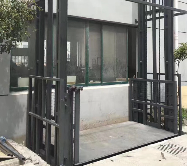 丰泽导轨式施工升降机助力民生工程提速增效